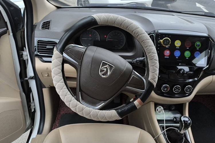 Used Baojun 730 2014 1.5L manual Comfort version 7 seats Steering Wheel