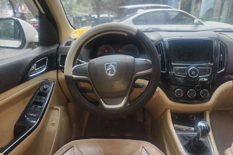 Used Baojun 730 2014 1.5L manual Comfort version 7 seats Steering Wheel