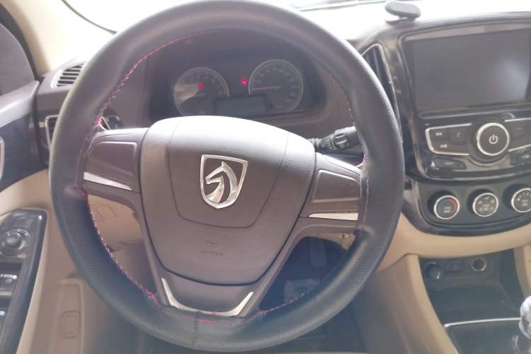 Used Baojun 730 2014 1.5L manual Comfort version 7 seats Steering Wheel