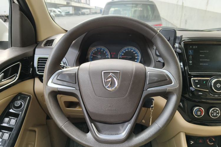 Used Baojun 730 2014 1.5L manual Comfort ESP version 7 seats Steering Wheel