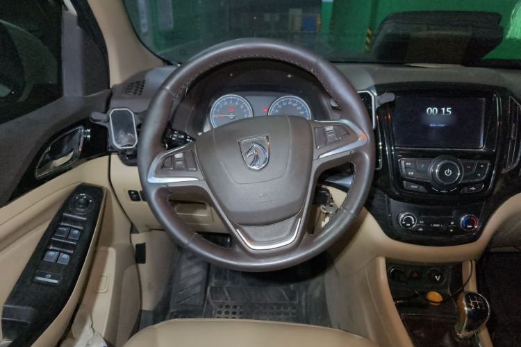 Used Baojun 730 2014 1.5L manual luxury trim 7 seats Steering Wheel