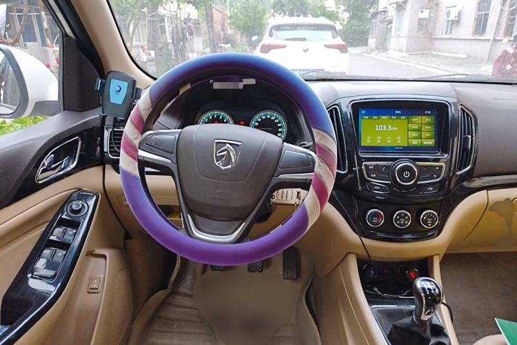 Used Baojun 730 2014 1.5L manual Comfort ESP version 7 seats Steering Wheel