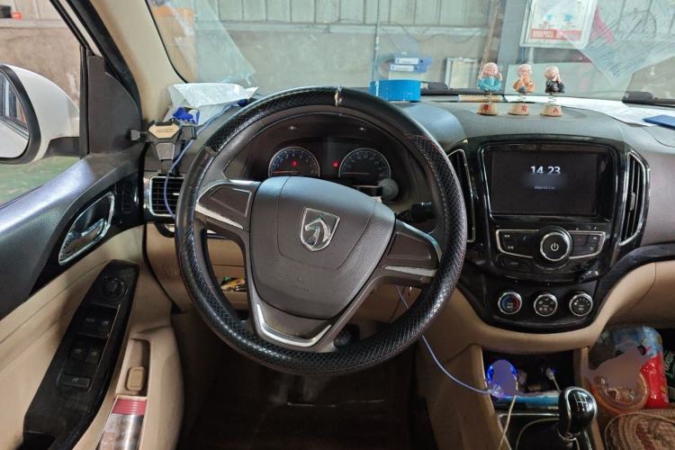 Used Baojun 730 2014 1.5L manual Comfort version 7 seats Steering Wheel