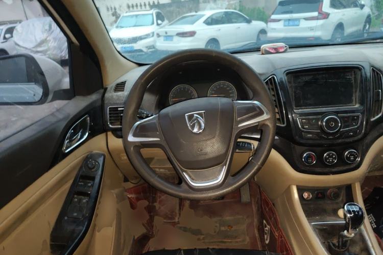 Used Baojun 730 2014 1.5L manual Comfort version 7 seats Steering Wheel