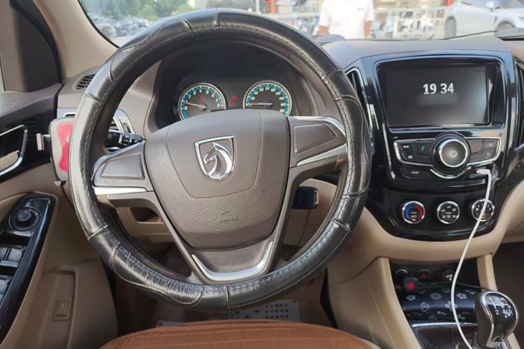 Used Baojun 730 2014 1.5L manual Comfort version 7 seats Steering Wheel