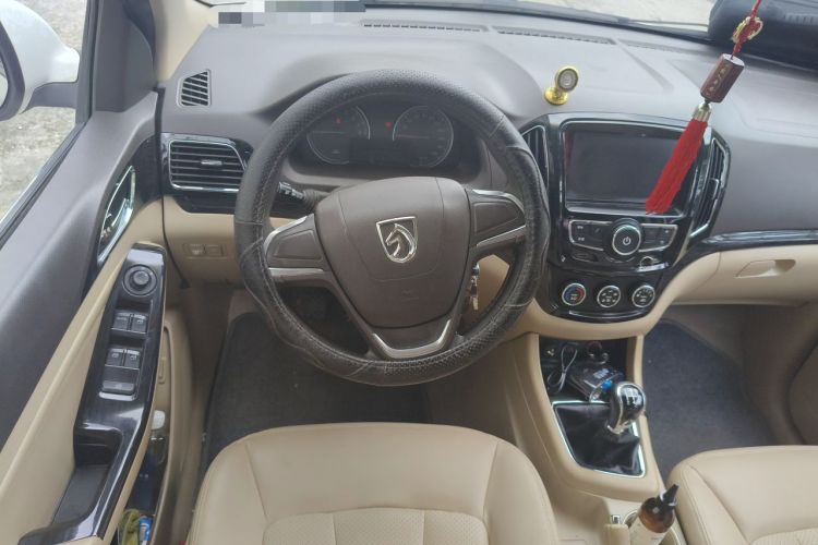 Used Baojun 730 2014 1.5L manual Comfort version 7 seats Steering Wheel