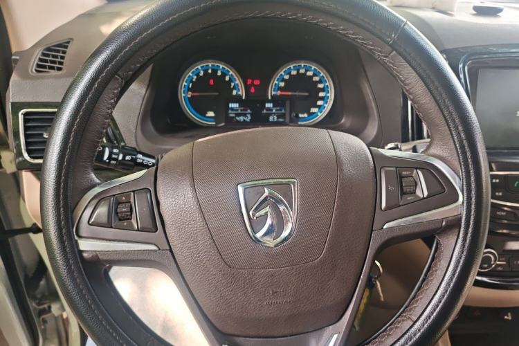 Used Baojun 730 2014 1.5L Manual Luxury Navigation ESP Version 7 Seats Steering Wheel