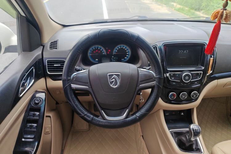Used Baojun 730 2014 1.5L manual Comfort version 7 seats Steering Wheel
