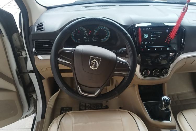 Used Baojun 730 2014 1.5L manual standard version 5 seats Steering Wheel