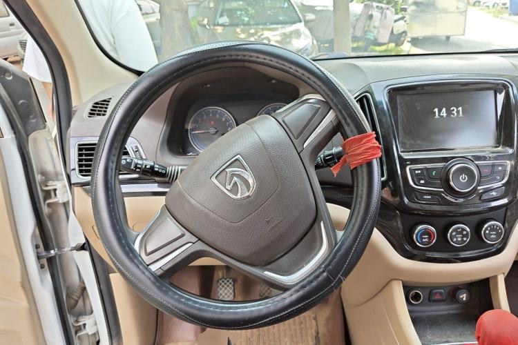Used Baojun 730 2014 1.5L manual Comfort ESP version 7 seats Steering Wheel