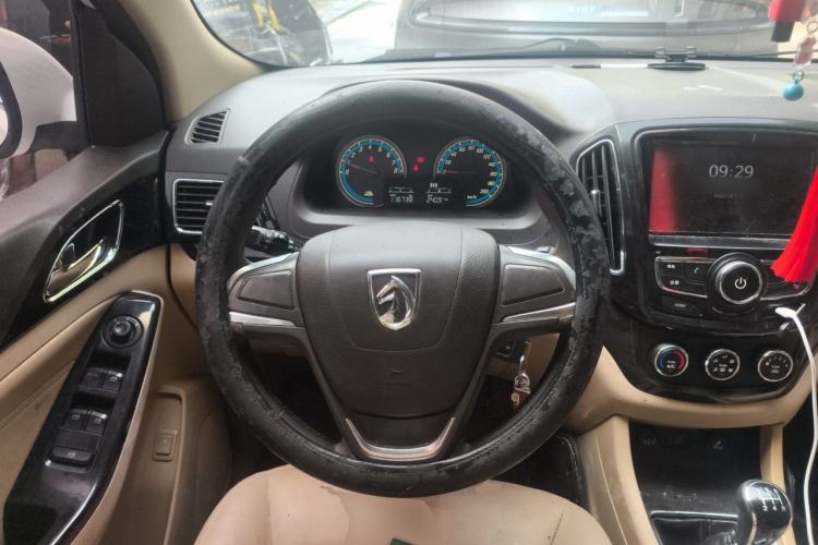 Used Baojun 730 2014 1.5L manual Comfort version 7 seats Steering Wheel