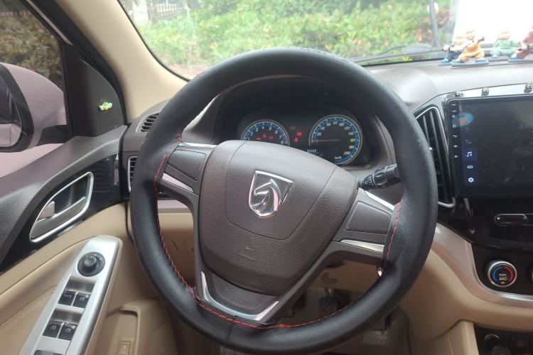 Used Baojun 730 2014 1.5L manual standard trim 7 seats Steering Wheel