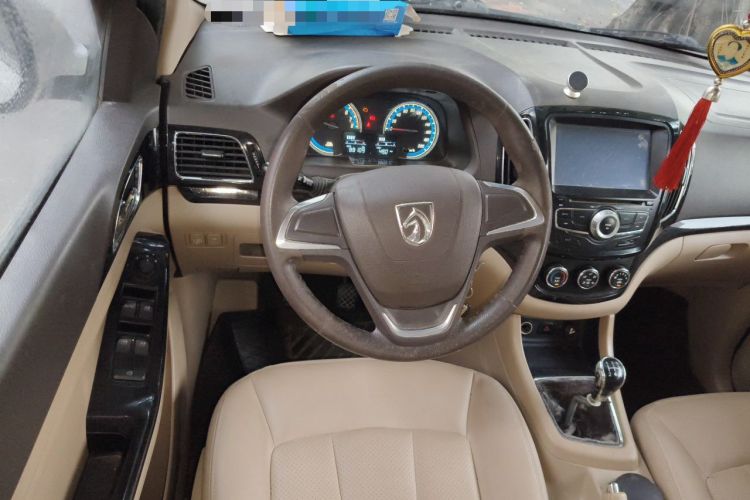 Used Baojun 730 2014 1.5L manual Comfort version 7 seats Steering Wheel