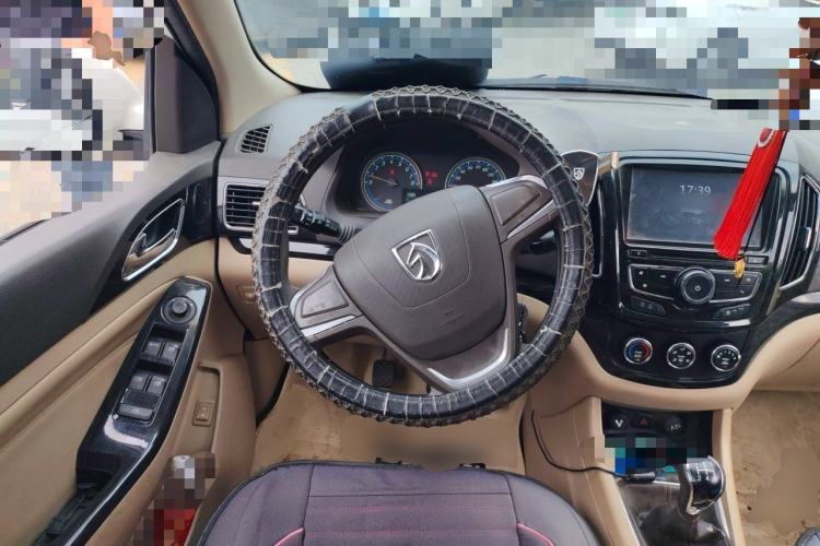 Used Baojun 730 2014 1.5L manual Comfort ESP version 7 seats Steering Wheel
