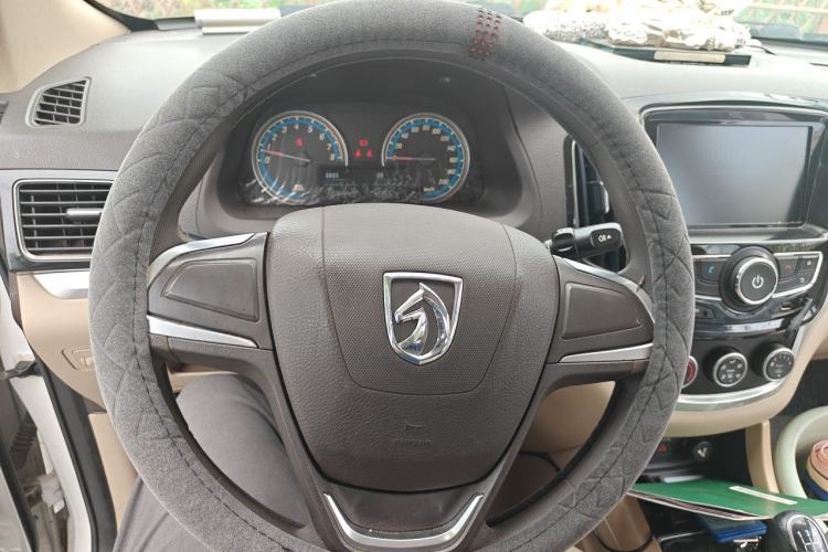 Used Baojun 730 2014 1.5L manual standard trim 7 seats Steering Wheel