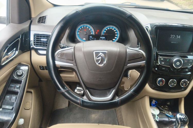 Used Baojun 730 2014 1.8L manual Comfort trim 7-seater Steering Wheel