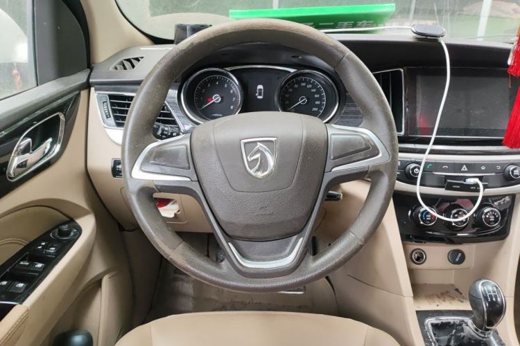 Used Baojun 730 2014 1.5L manual Comfort version 7 seats Steering Wheel