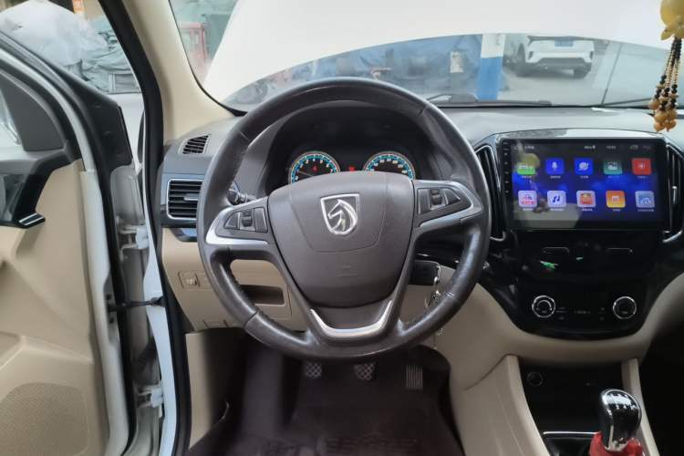 Used Baojun 730 2014 1.5L Manual Luxury Navigation ESP Version 7 Seats Steering Wheel
