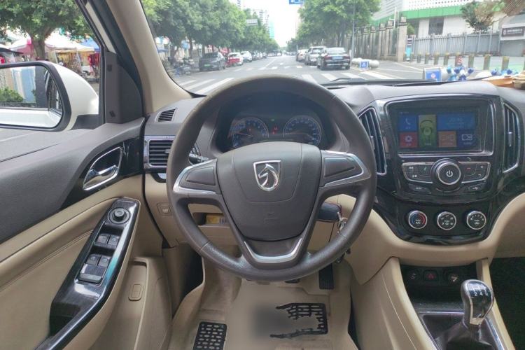 Used Baojun 730 2014 1.5L manual Comfort version 7 seats Steering Wheel