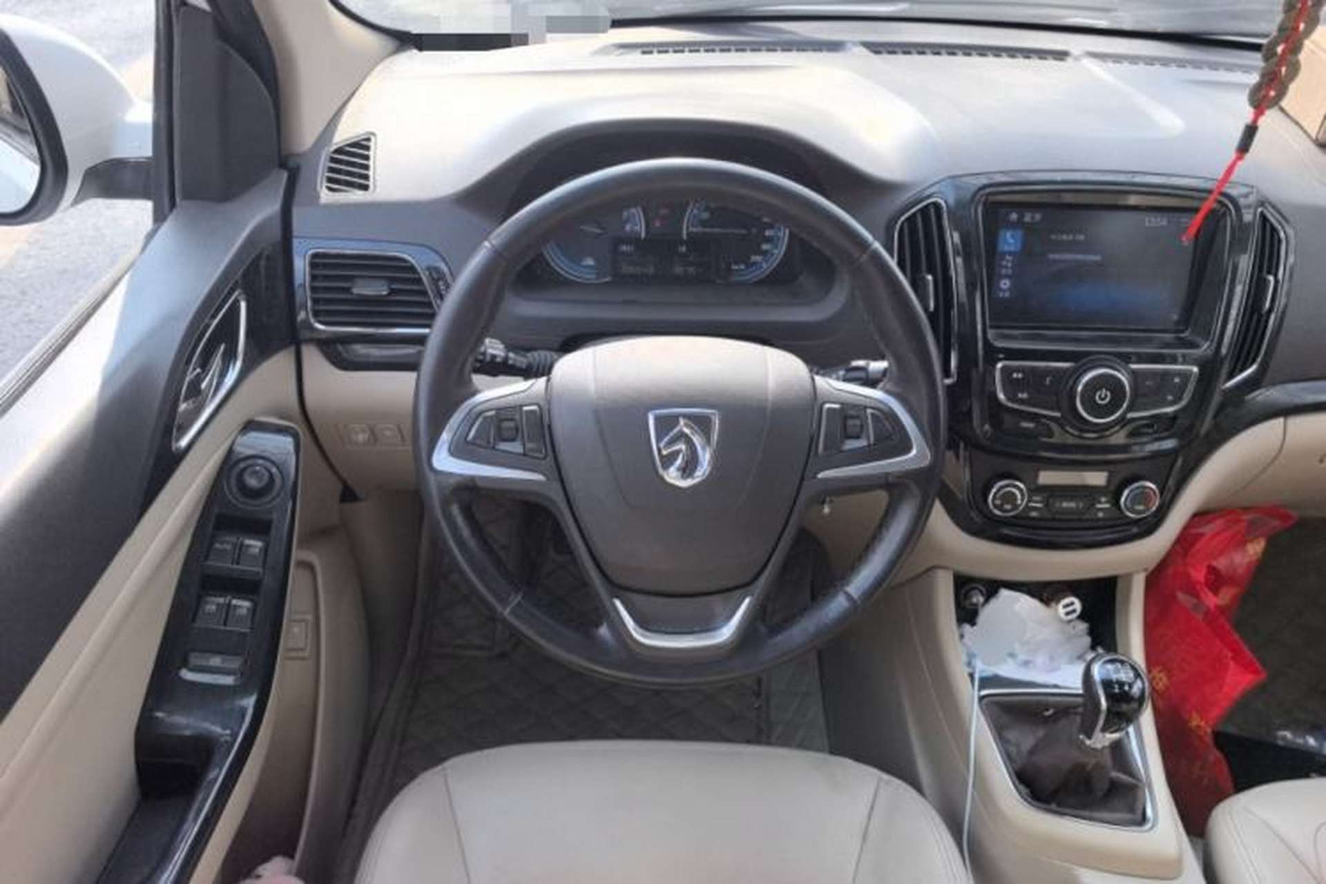 Used Baojun 730 2014 1.5L manual luxury trim 7 seats Steering Wheel
