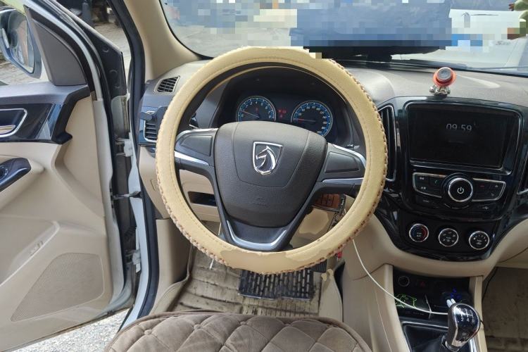 Used Baojun 730 2014 1.5L manual Comfort version 7 seats Steering Wheel