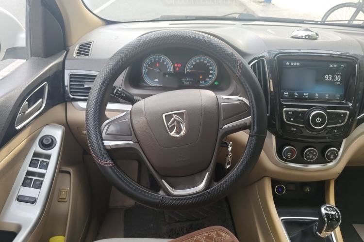 Used Baojun 730 2014 1.5L manual standard trim 7 seats Steering Wheel