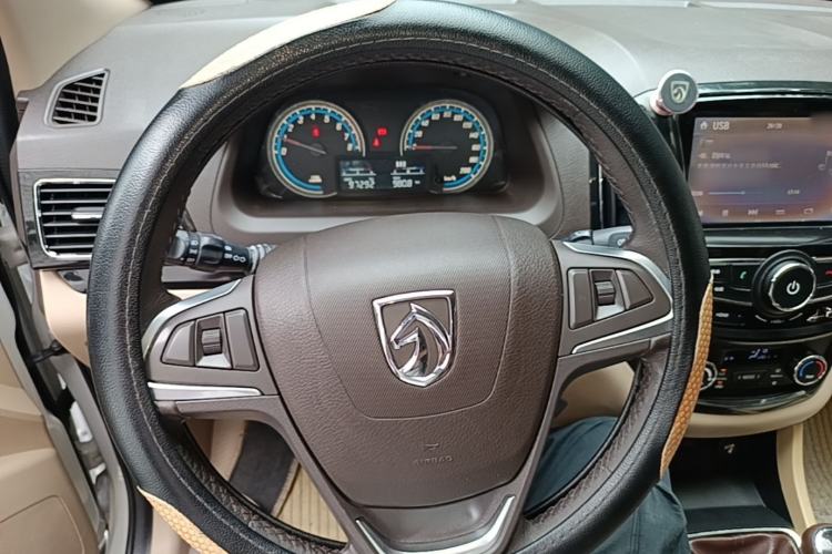 Used Baojun 730 2014 1.5L Manual Luxury Navigation ESP Version 7 Seats Steering Wheel