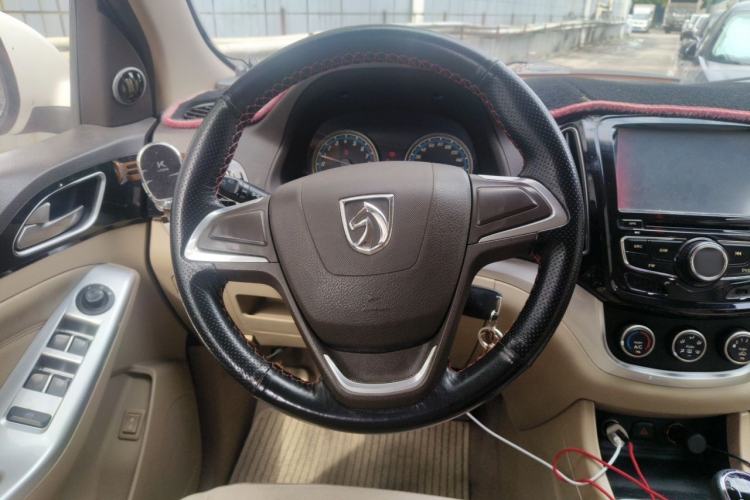 Used Baojun 730 2014 1.5L manual standard trim 7 seats Steering Wheel