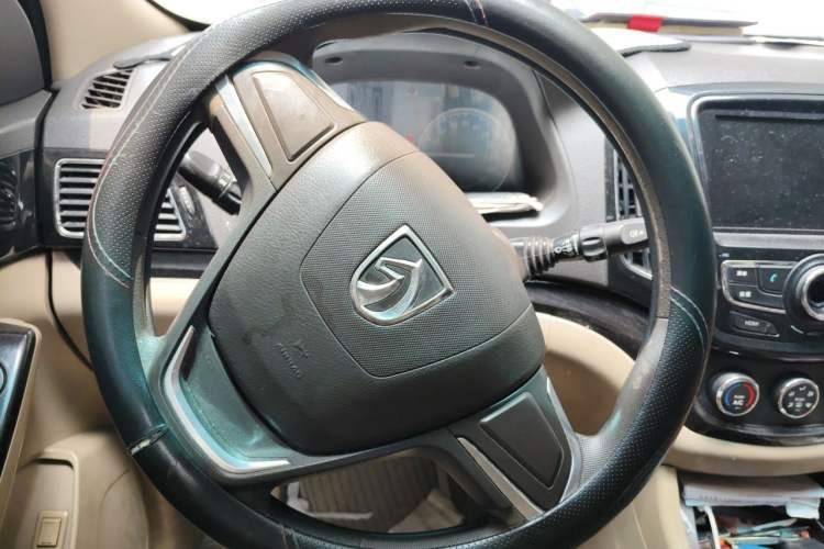 Used Baojun 730 2014 1.5L manual Comfort version 7 seats Steering Wheel