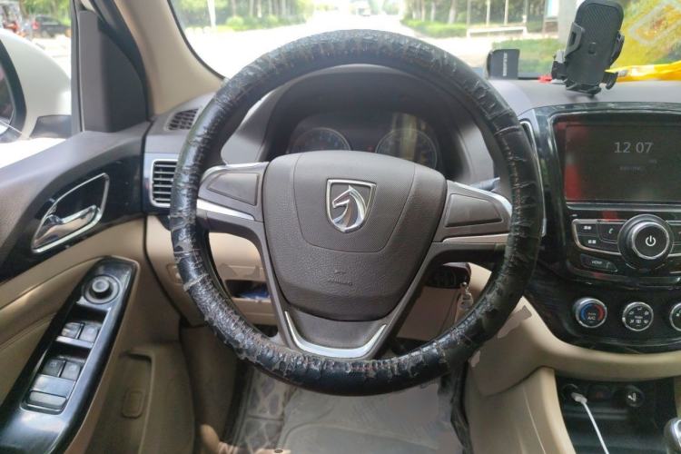 Used Baojun 730 2014 1.5L manual Comfort version 7 seats Steering Wheel