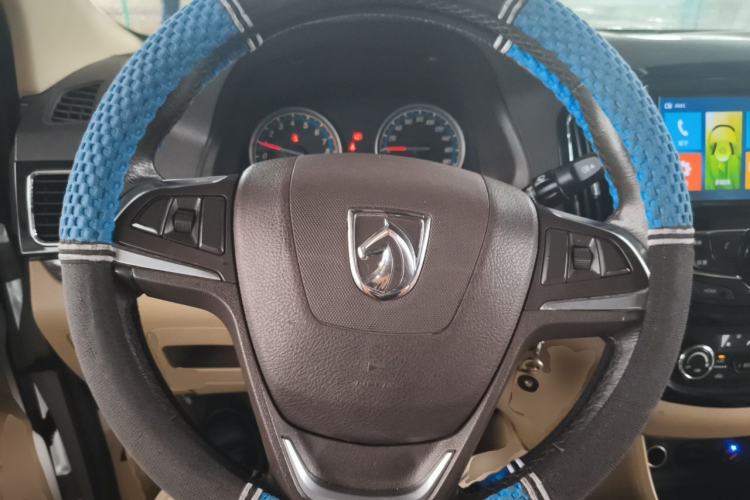 Used Baojun 730 2014 1.5L manual luxury trim 7 seats Steering Wheel