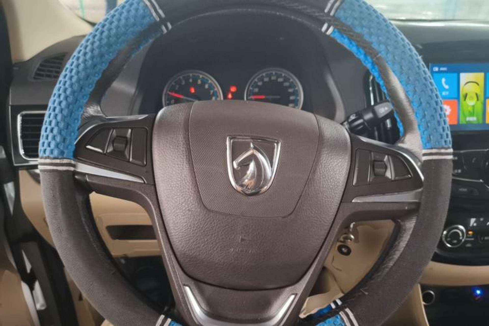 Used Baojun 730 2014 1.5L manual luxury trim 7 seats Steering Wheel