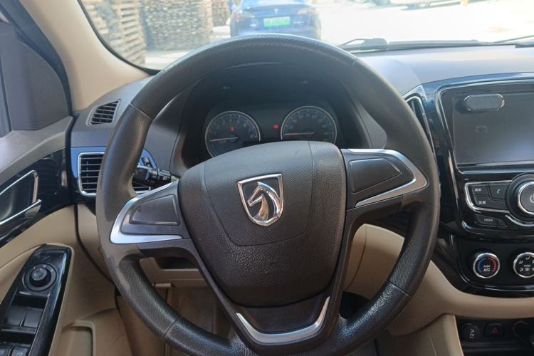 Used Baojun 730 2014 1.5L manual Comfort version 7 seats Steering Wheel