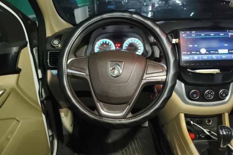 Used Baojun 730 2014 1.5L manual standard trim 7 seats Steering Wheel