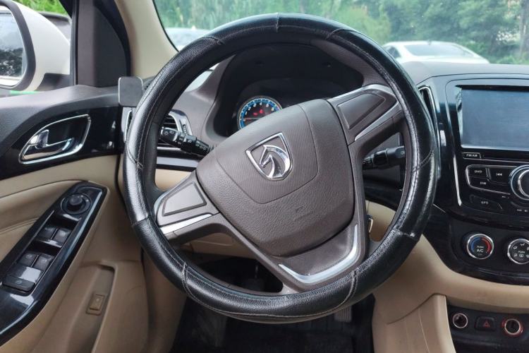 Used Baojun 730 2014 1.5L manual Comfort ESP version 7 seats Steering Wheel