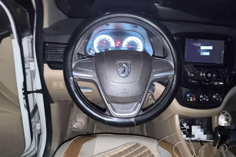 Used Baojun 730 2014 1.5L manual Comfort version 7 seats Steering Wheel