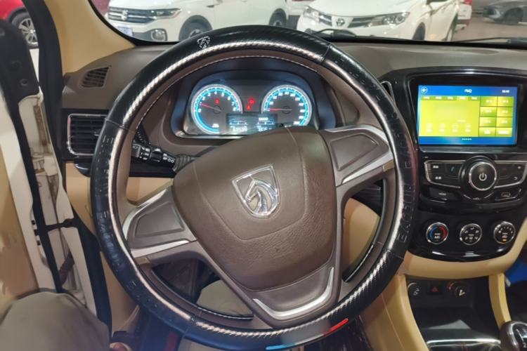 Used Baojun 730 2014 1.5L manual Comfort ESP version 7 seats Steering Wheel