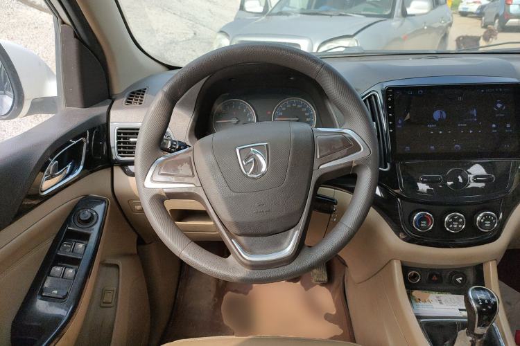 Used Baojun 730 2014 1.8L manual Comfort trim 7-seater Steering Wheel