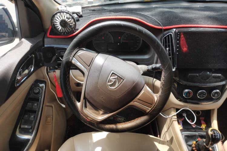 Used Baojun 730 2014 1.5L manual Comfort version 7 seats Steering Wheel