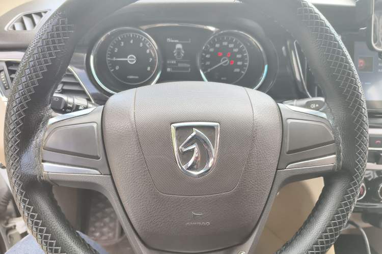 Used Baojun 730 2014 1.5L manual Comfort version 7 seats Steering Wheel