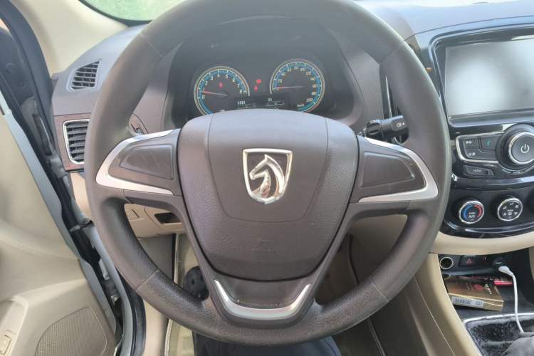 Used Baojun 730 2014 1.5L manual Comfort version 7 seats Steering Wheel