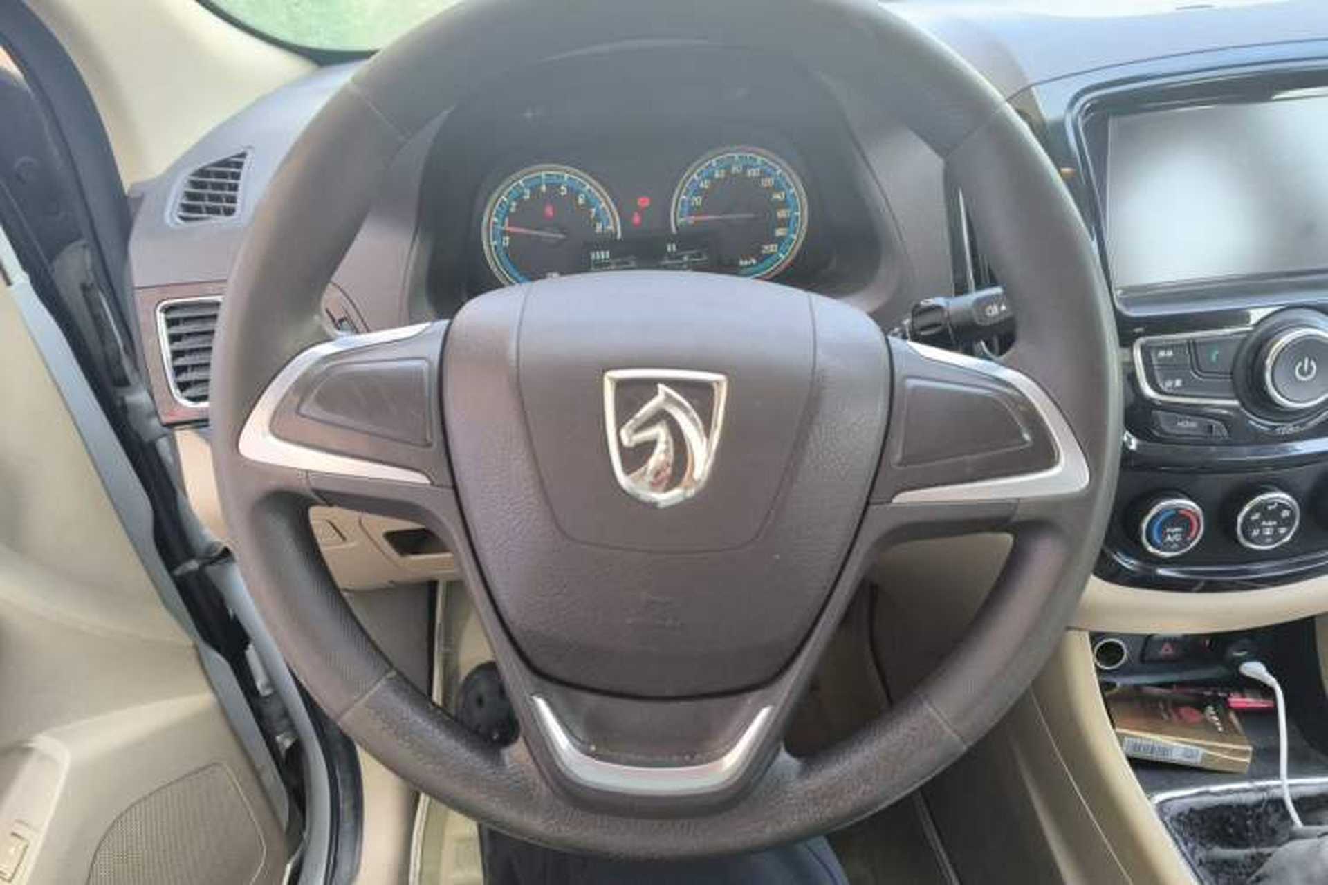 Used Baojun 730 2014 1.5L manual Comfort version 7 seats Steering Wheel