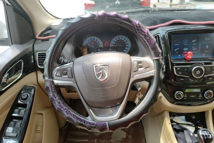 Used Baojun 730 2014 1.5L Manual Luxury Navigation ESP Version 7 Seats Steering Wheel