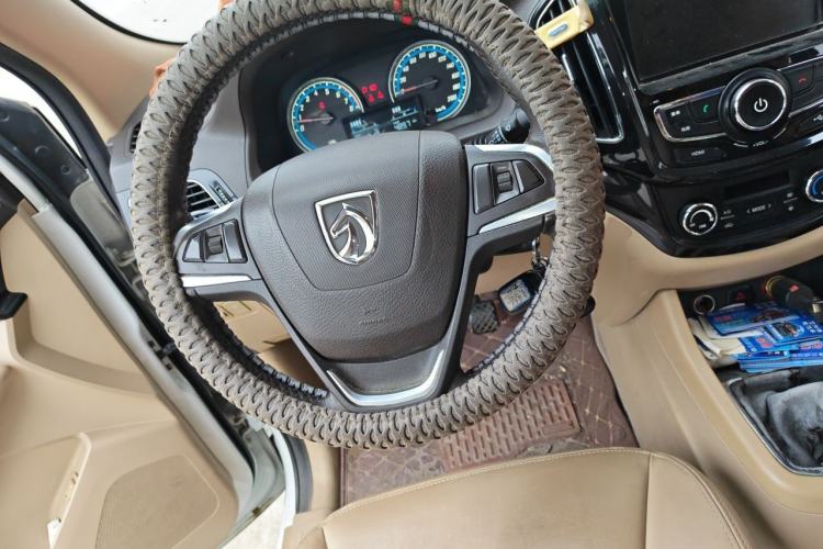 Used Baojun 730 2014 1.5L manual luxury trim 7 seats Steering Wheel