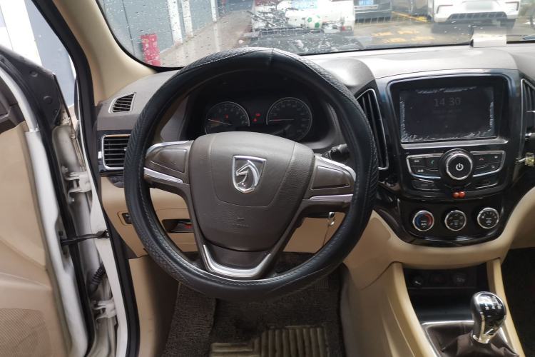 Used Baojun 730 2014 1.5L manual Comfort version 7 seats Steering Wheel