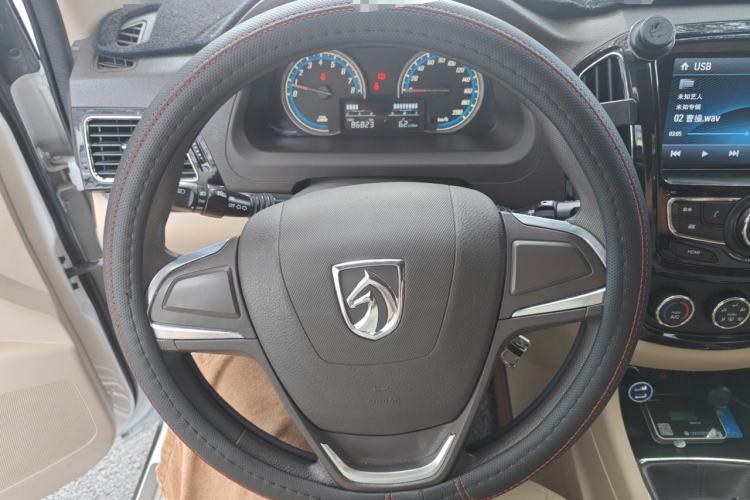 Used Baojun 730 2014 1.5L manual Comfort version 7 seats Steering Wheel