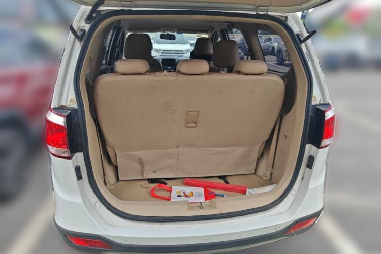 Used Baojun 730 2014 1.5L manual Comfort ESP version 7 seats Trunk
