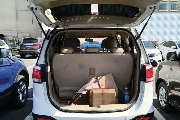 Used Baojun 730 2014 1.5L manual Comfort ESP version 7 seats Trunk