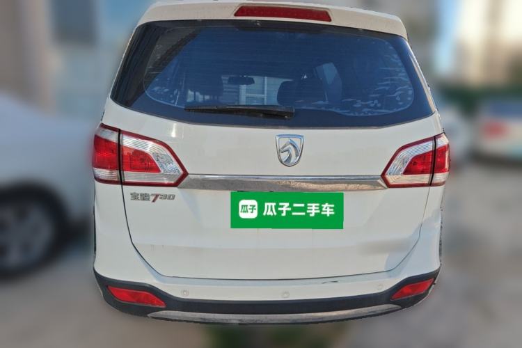 Used Baojun 730 2014 1.5L manual luxury trim 7 seats Trunk