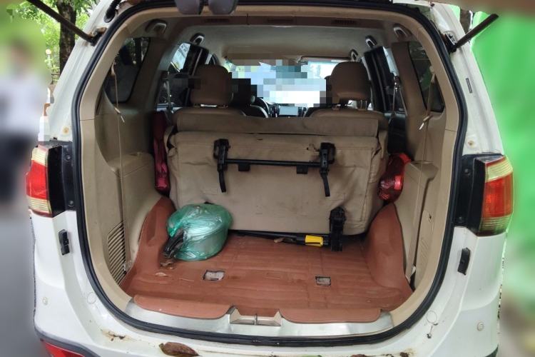 Used Baojun 730 2014 1.5L manual Comfort version 7 seats Trunk